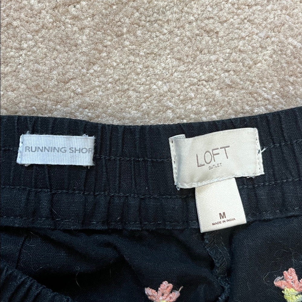 LOFT Outlet LINEN & COTTON Black Embroidered Floral Shorts Size Medium POCKETS - Picture 3 of 7